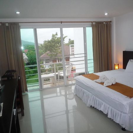 Baan Oui Phuket Guest House Nai Harn Extérieur photo